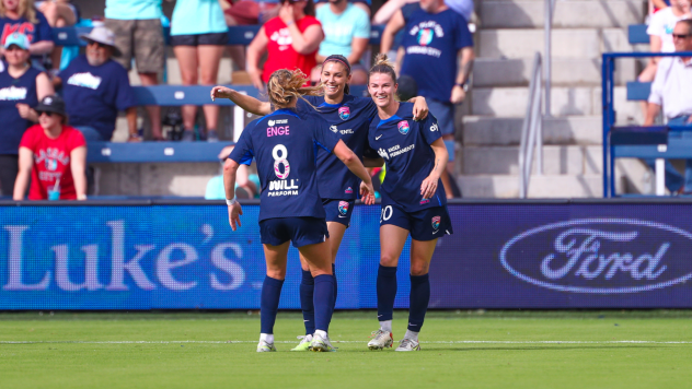 San Diego Wave FC celebrate a goal at Kansas City