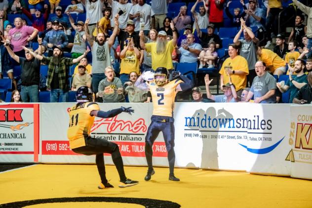Tulsa Oilers celebrate a touchdown