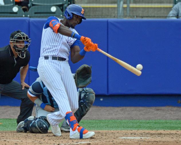 Syracuse Mets' Ronny Mauricio at bat