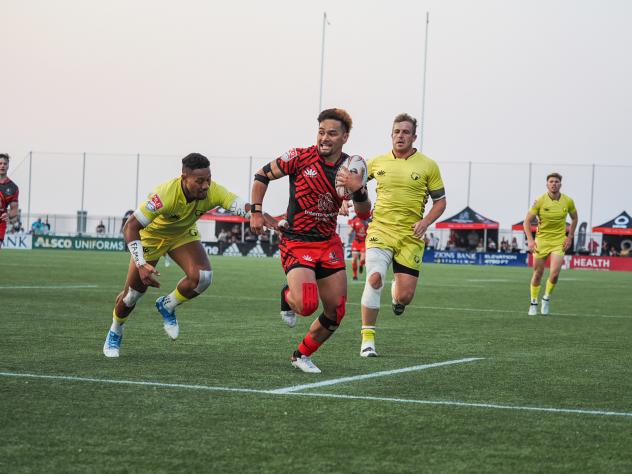 Utah Warriors run into the clear against the Houston SaberCats