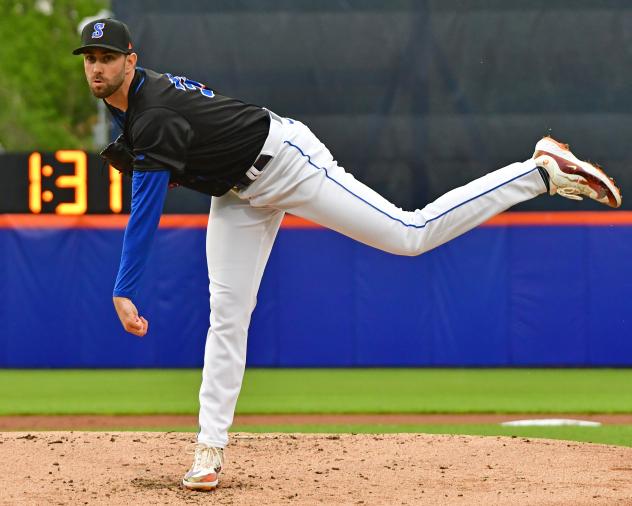 Syracuse Mets pitcher David Peterson