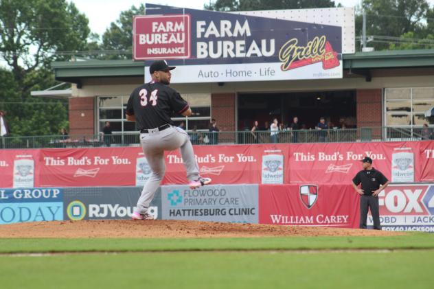 Pensacola Blue Wahoos' Jonathan Bermudez on the mound