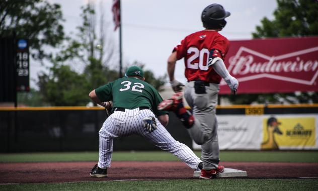 Mankato MoonDogs first baseman Noah Hull takes a throw