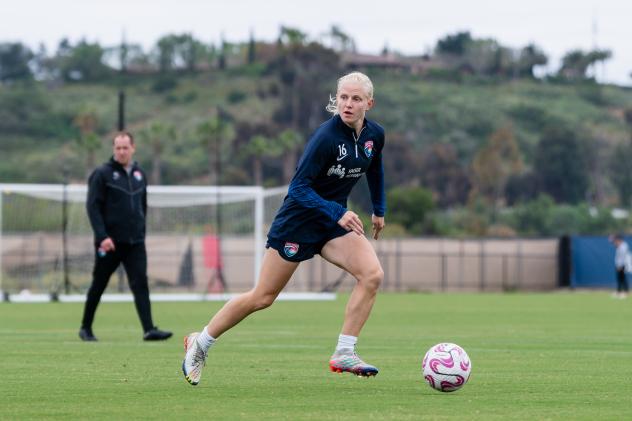 San Diego Wave FC defender Madison Pogarch