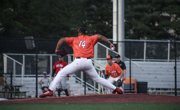 Mankato MoonDogs pitcher Derrick Smith