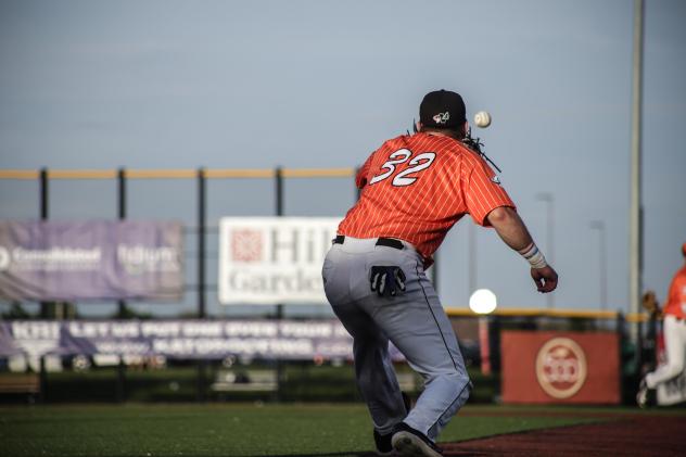 Mankato MoonDogs first baseman Noah Hull