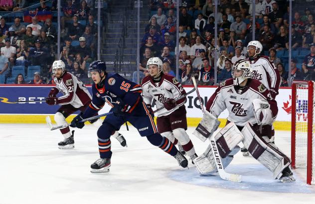 Peterborough Petes battle the Kamloops Blazers