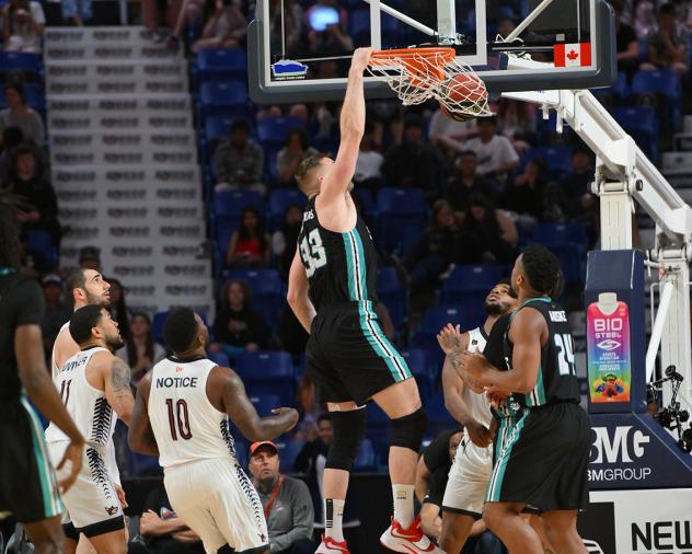 Winnipeg Sea Bears forward Chad Posthumus dunks against the Vancouver Bandits