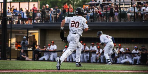 Mankato MoonDogs outfielder Easton Fritcher heads home