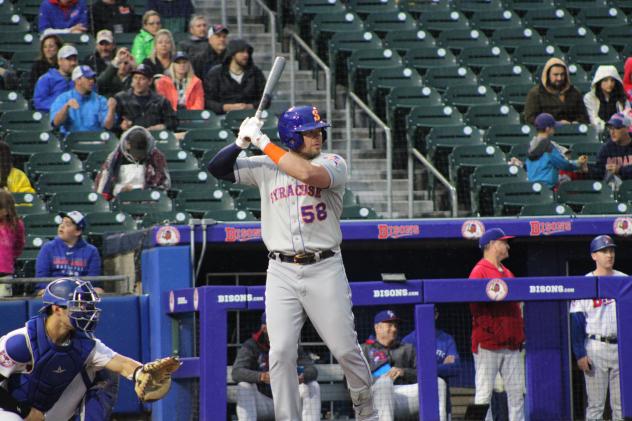 Syracuse Mets' Luke Voit at bat