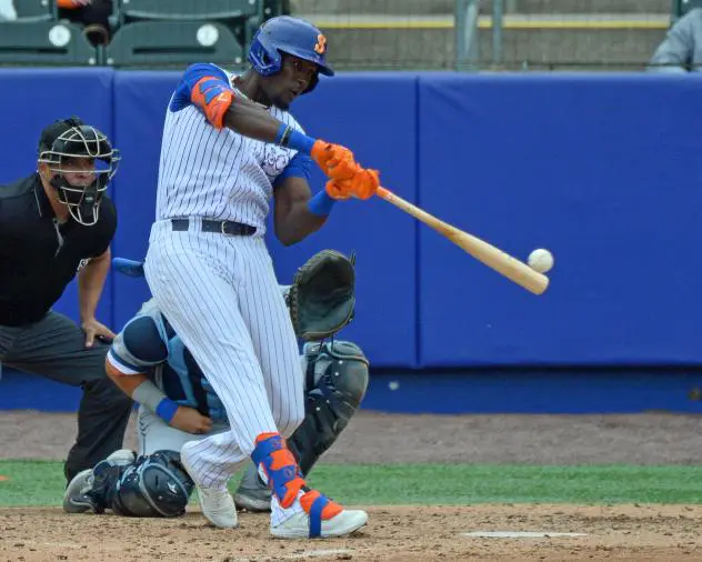 Syracuse Mets' Ronny Mauricio at bat