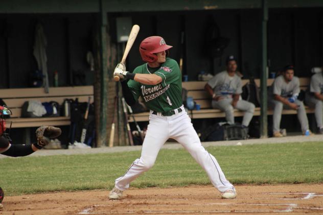 Vermont Mountaineers' Evan Fox at bat