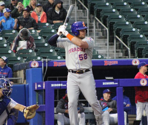 Syracuse Mets' Luke Voit at bat