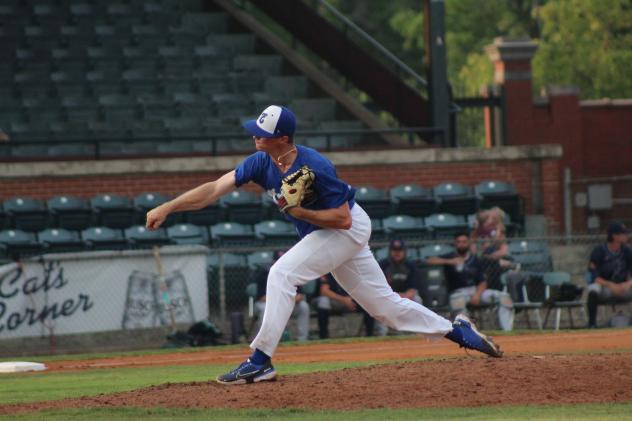 Evansville Otters' Zach Smith on the mound