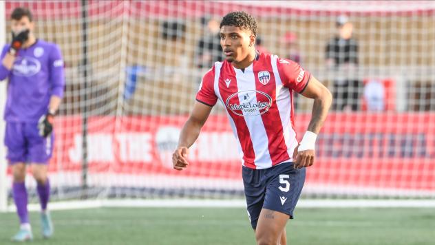 Atlético Ottawa defender Luke Singh