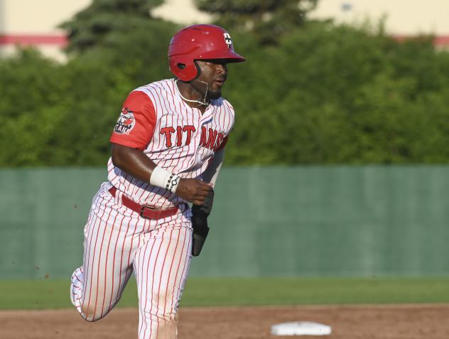 Ottawa Titans' Jackie Urbaez in action