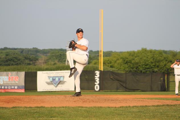 Fond du Lac Dock Spiders' Tyler Peck on the mound