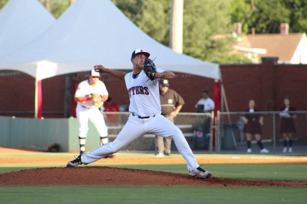 Evansville Otters pitcher Randy Wynne