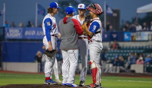 Green Bay Rockers discuss strategy on the mound