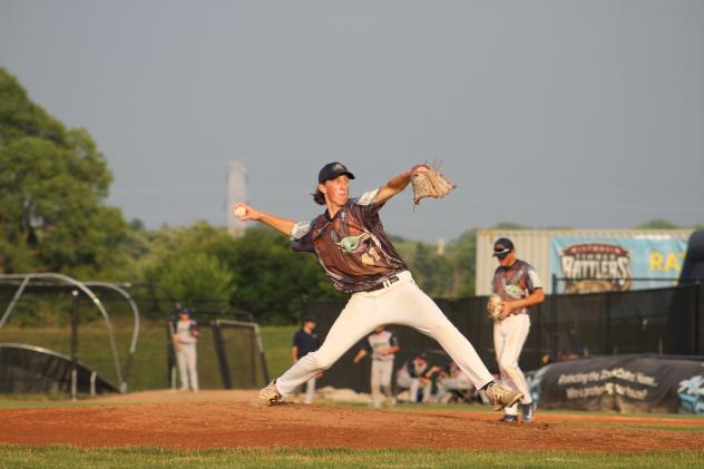 Fond du Lac Dock Spiders' Mason Hill on the mound
