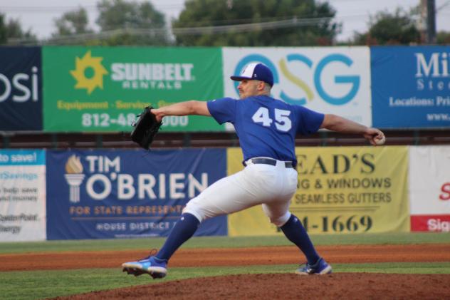 Evansville Otters' Austin Gossmann on the mound