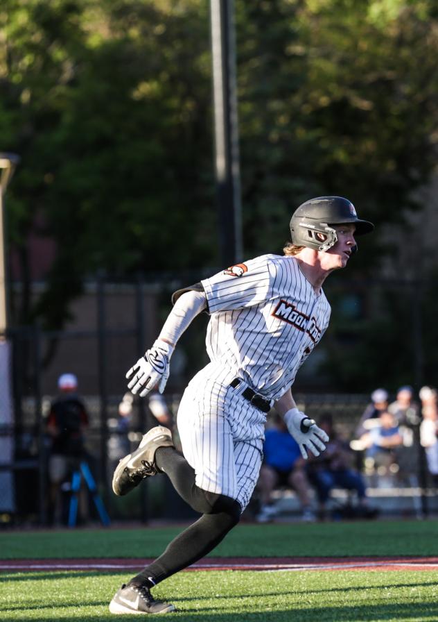 Mankato MoonDogs in action