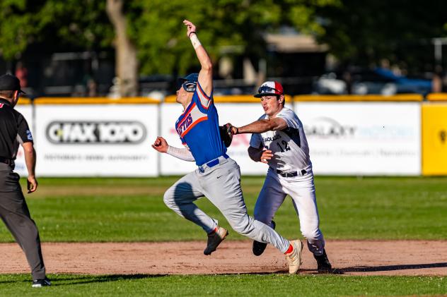 Victoria HarbourCats' Dallas Macia in action