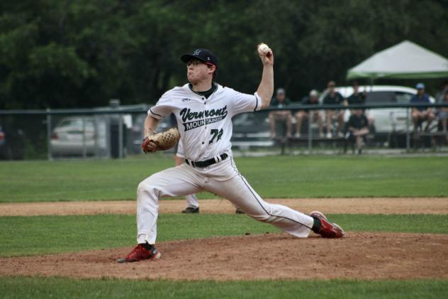 Vermont Mountaineers' Max Gitlin on the mound