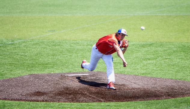 Green Bay Rockers deliver a pitch