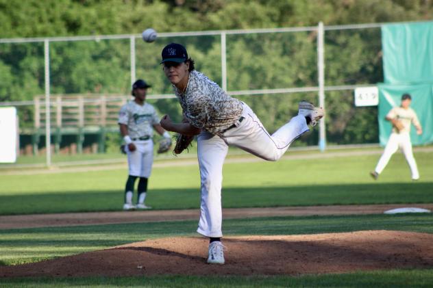 Vermont Mountaineers' Max Parker on the mound