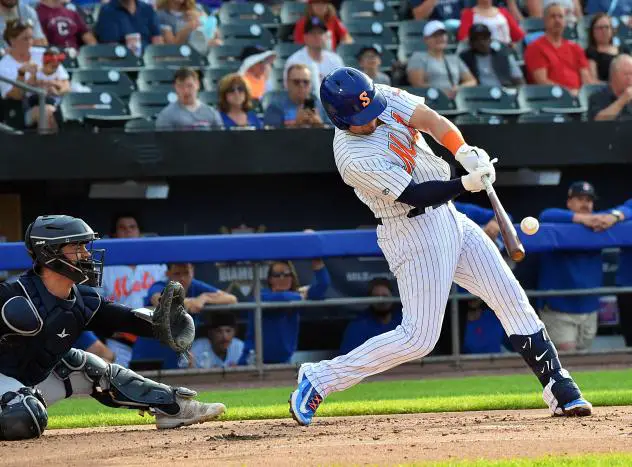 Syracuse Mets' Luke Voit at bat