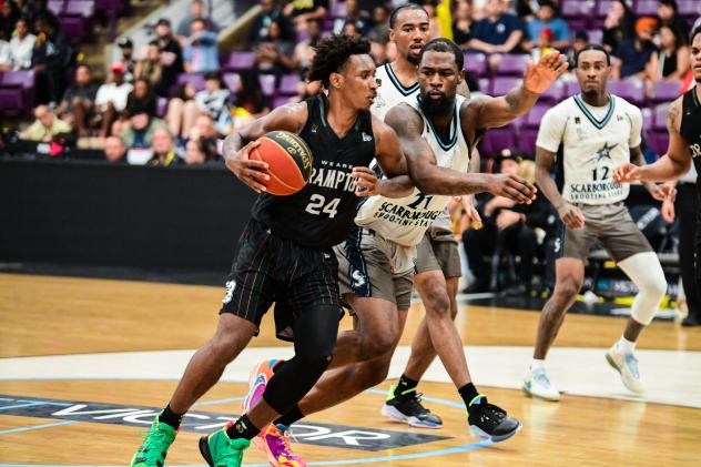 Brampton Honey Badgers battle the Scarborough Shooting Stars