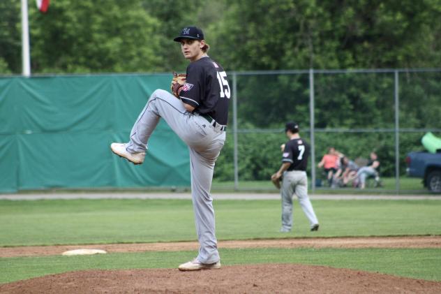 Vermont Mountaineers' Aidan Risse on the mound