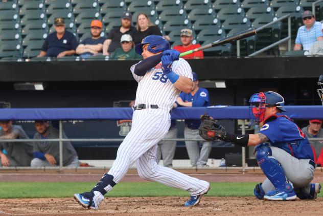 Syracuse Mets' Luke Voit at bat