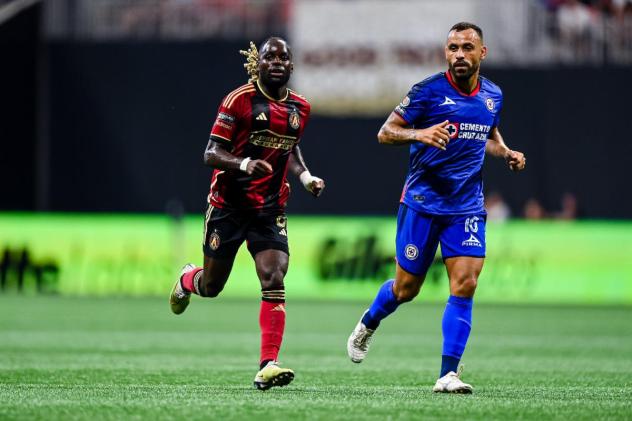 Atlanta United's Tristan Muyumba and Cruz Azul's Moisés Vieira on the field