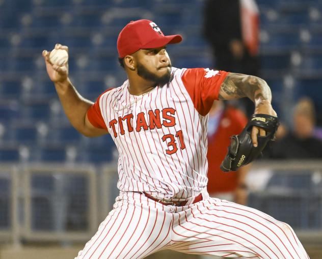 Ottawa Titans pitcher Gleyvin Pineda