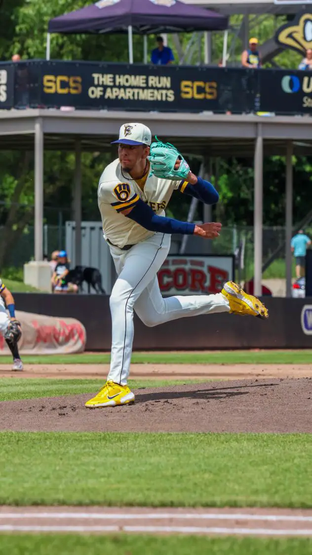 Wisconsin Timber Rattlers pitcher Edwin Jimenez