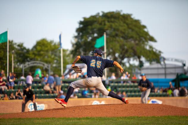 Fond du Lac Dock Spiders' Sebastian Guzman on the mound