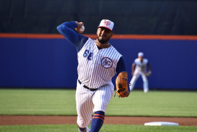 Syracuse Mets' Denyi Reyes in action