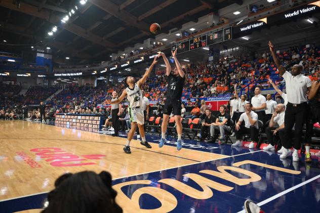 Scarborough Shooting Stars battle Niagara River Lions