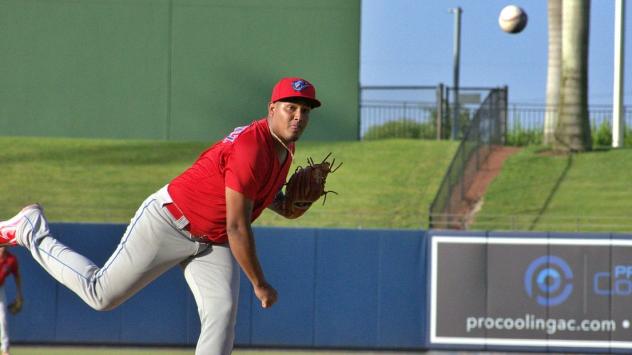 Clearwater Threshers pitcher Giussepe Velásquez