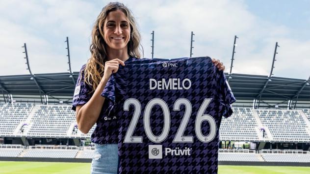Racing Louisville midfielder Savannah DeMelo