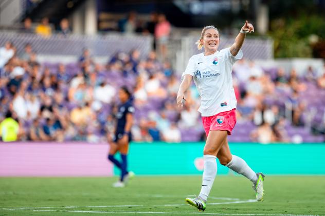 San Diego Wave FC defender Abby Dahlkemper