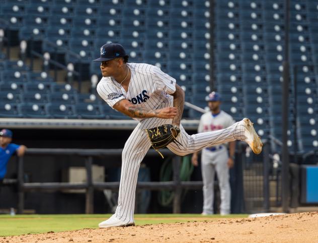Tampa Tarpons' Luis Gil on the mound