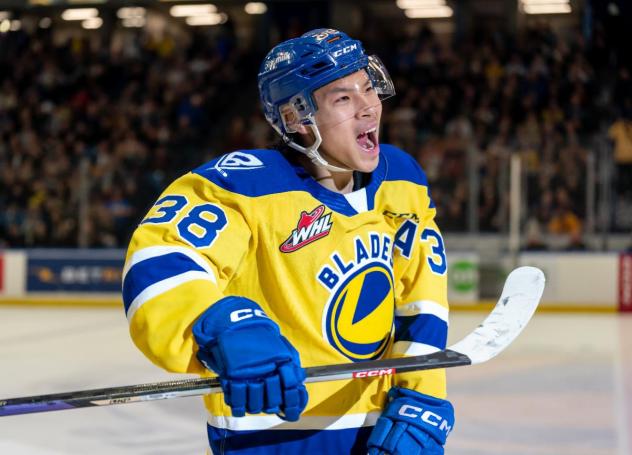 Saskatoon Blades forward Trevor Wong