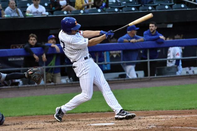Syracuse Mets' Joe Suozzi at bat