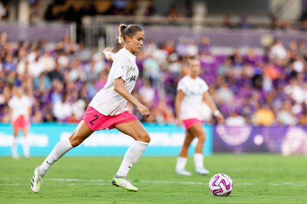 San Diego Wave defender Abby Dahlkemper