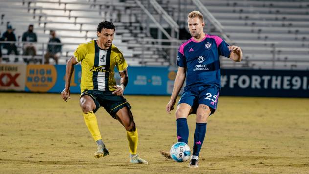 Union Omaha's Steevan Dos Santos battles South Georgia Tormenta FC's Jake Dengler
