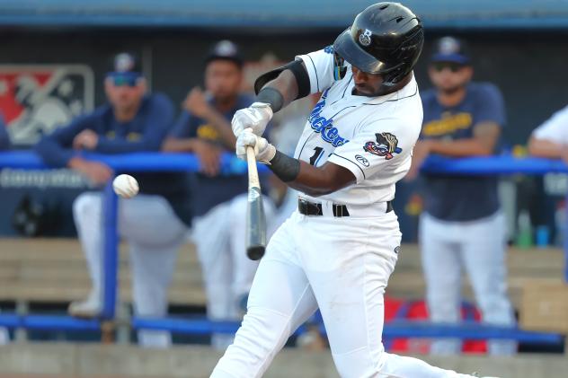 Biloxi Shuckers infielder Zavier Warren