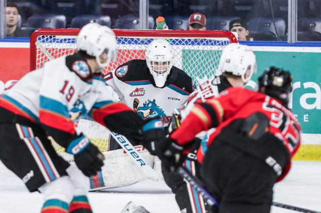 Kelowna Rockets battle the Prince George Cougars
